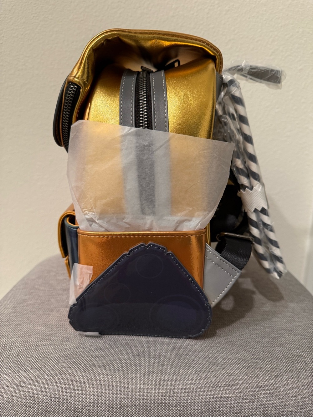 NWT Loungefly Disney Pixar WALL-E Metallic WALL-E Mini Backpack and Wallet - Picture 4 of 9